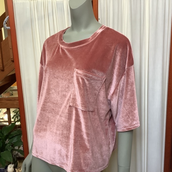 Loveriche Rose/Pink Velour Top With Front Pocket Size Large - Picture 2 of 8